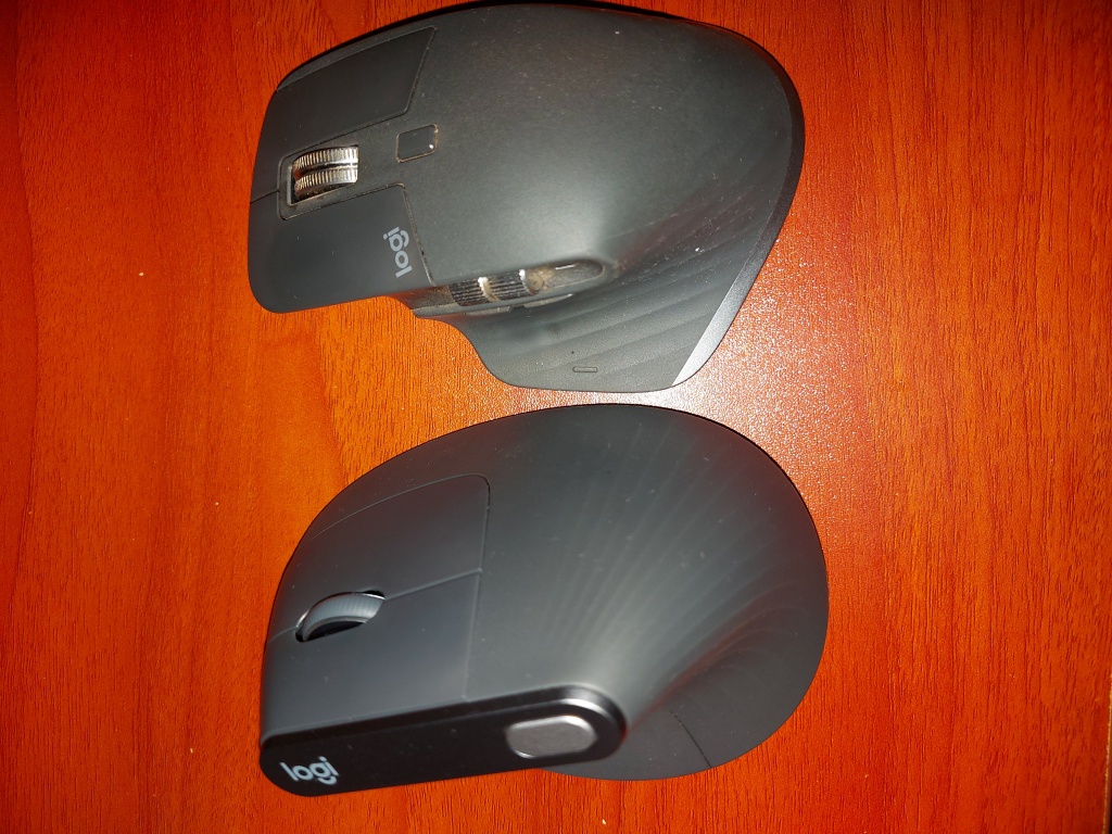 Comparison between MX Vertical and MX Master 3